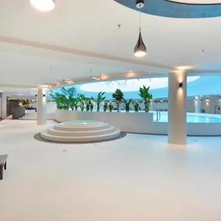 Appartement Hanza Tower Sunny & Sauna & Jacuzzi & Pool *