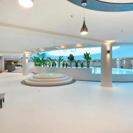 Appartement Hanza Tower Sunny & Sauna & Jacuzzi & Pool *