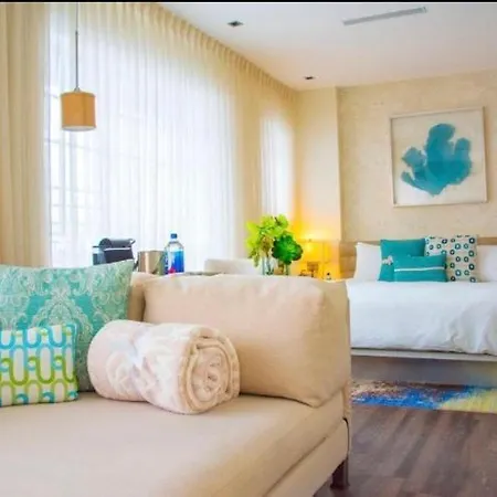 Hanza Tower Sunny & Sauna & Jacuzzi & Pool Appartement